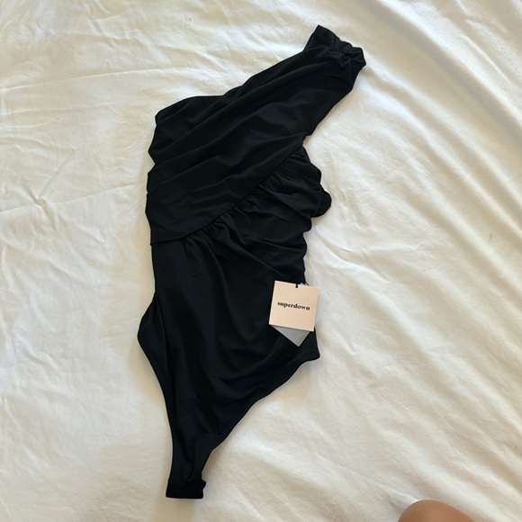 Bailee one shoulder bodysuit in black - Picture 4 of 4